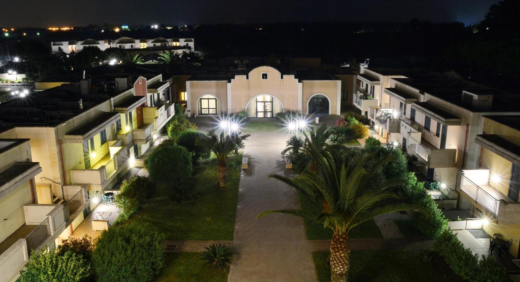 Hotel Thàlas Club Torre dell'Orso Esterno foto