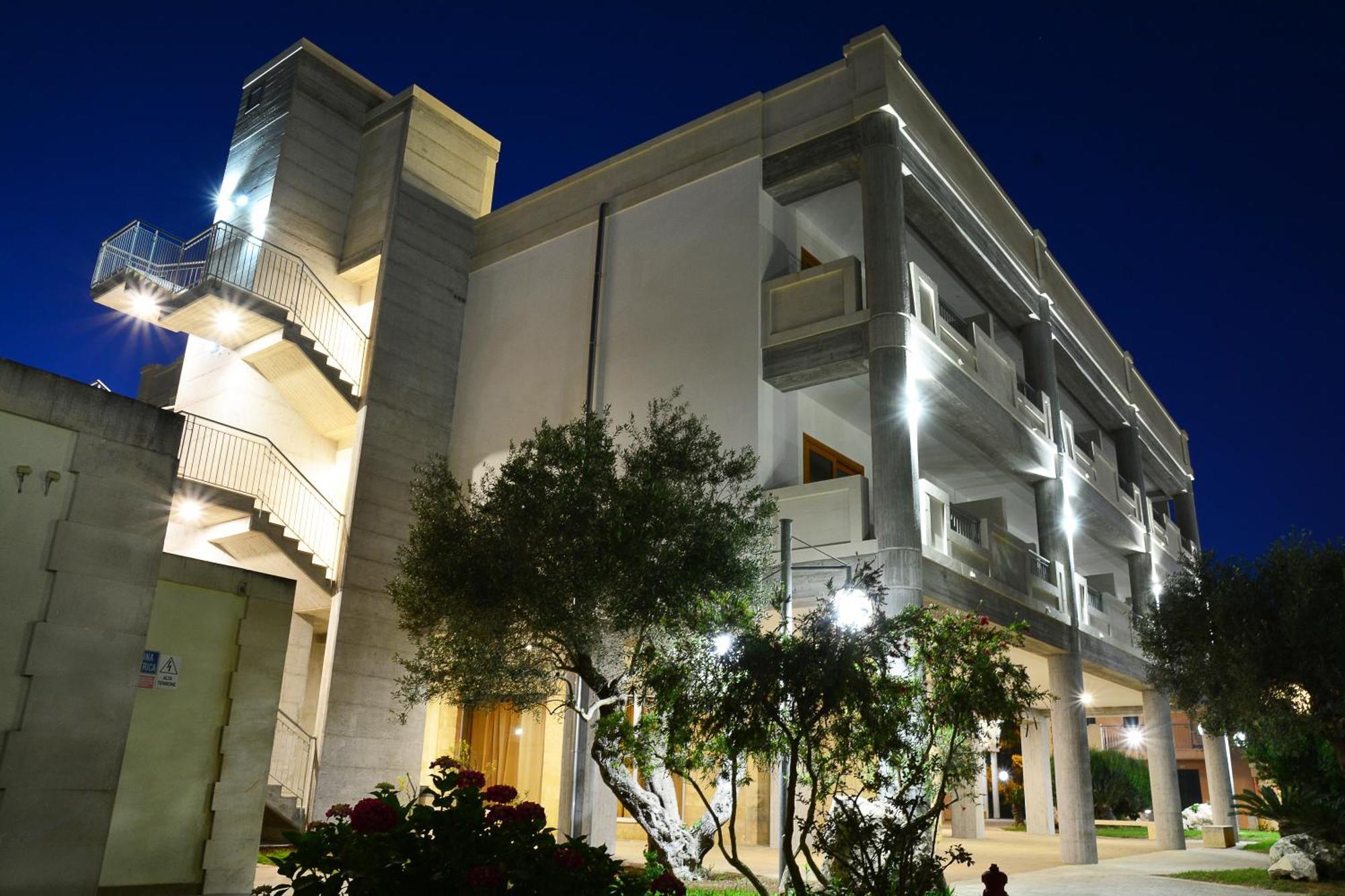 Hotel Thàlas Club Torre dell'Orso Esterno foto