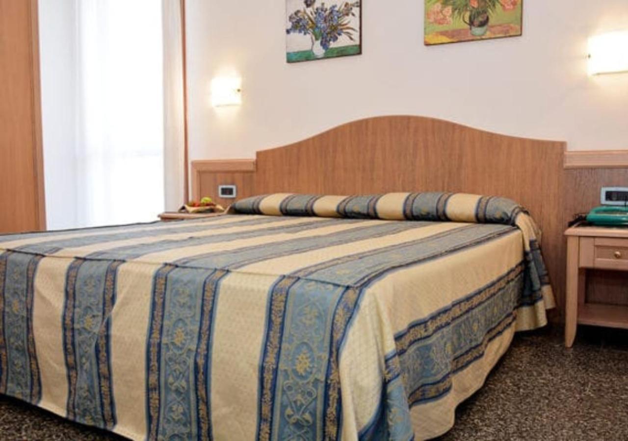 Hotel Thàlas Club Torre dell'Orso Esterno foto