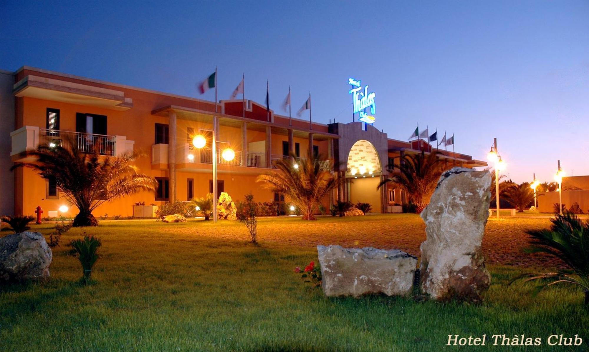 Hotel Thàlas Club Torre dell'Orso Esterno foto