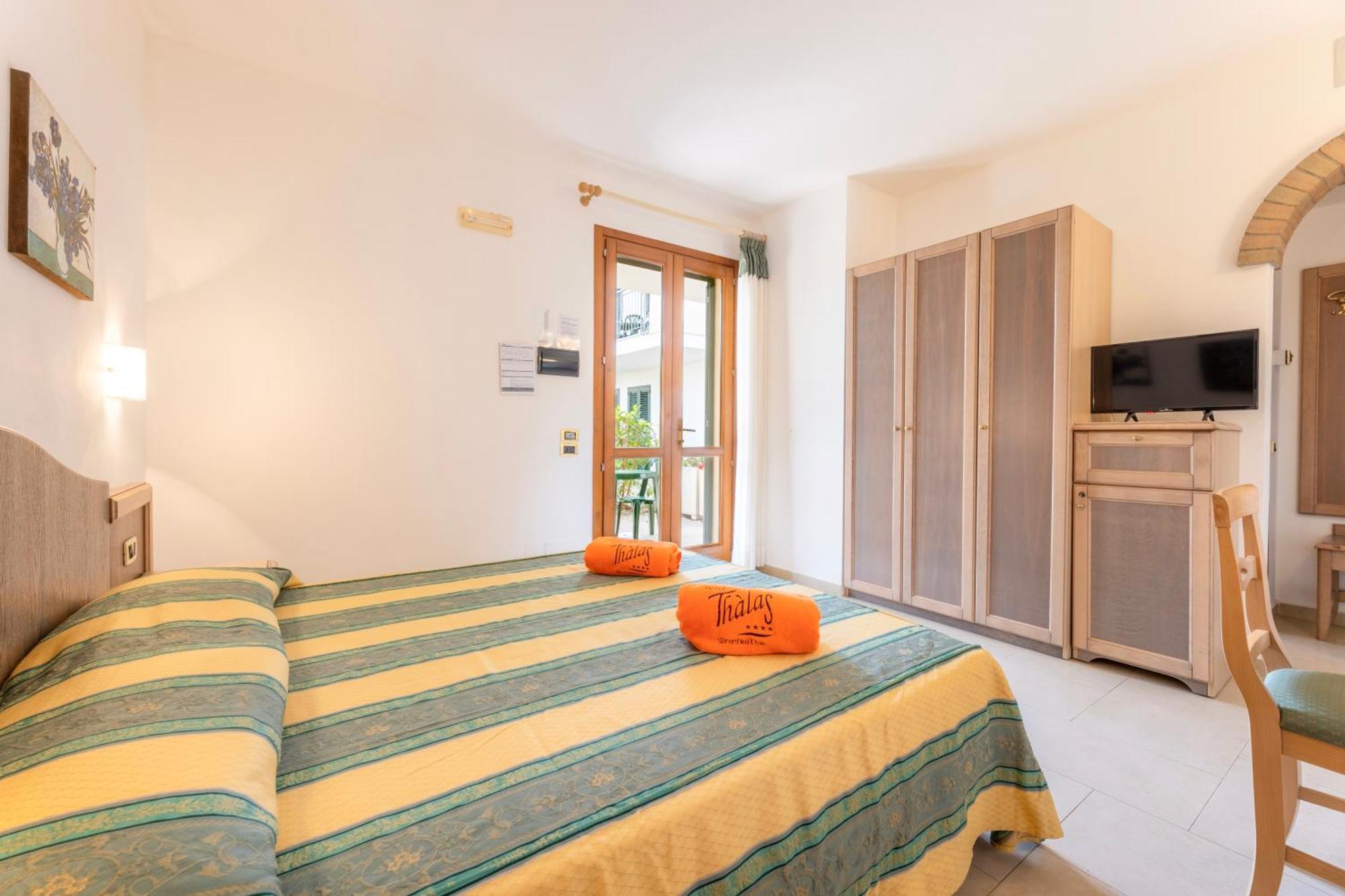 Hotel Thàlas Club Torre dell'Orso Esterno foto
