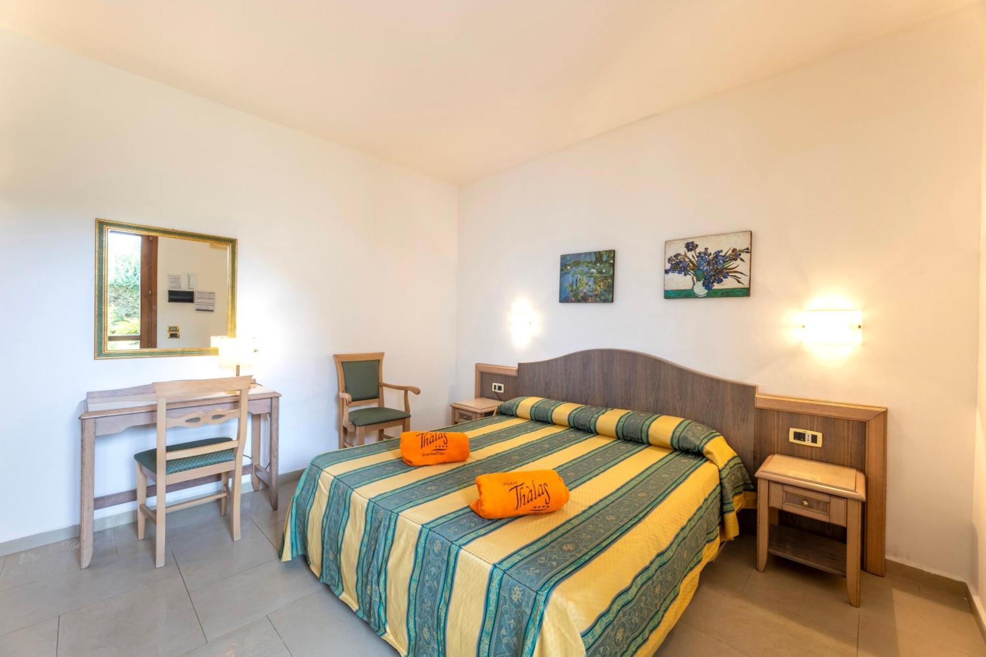 Hotel Thàlas Club Torre dell'Orso Esterno foto