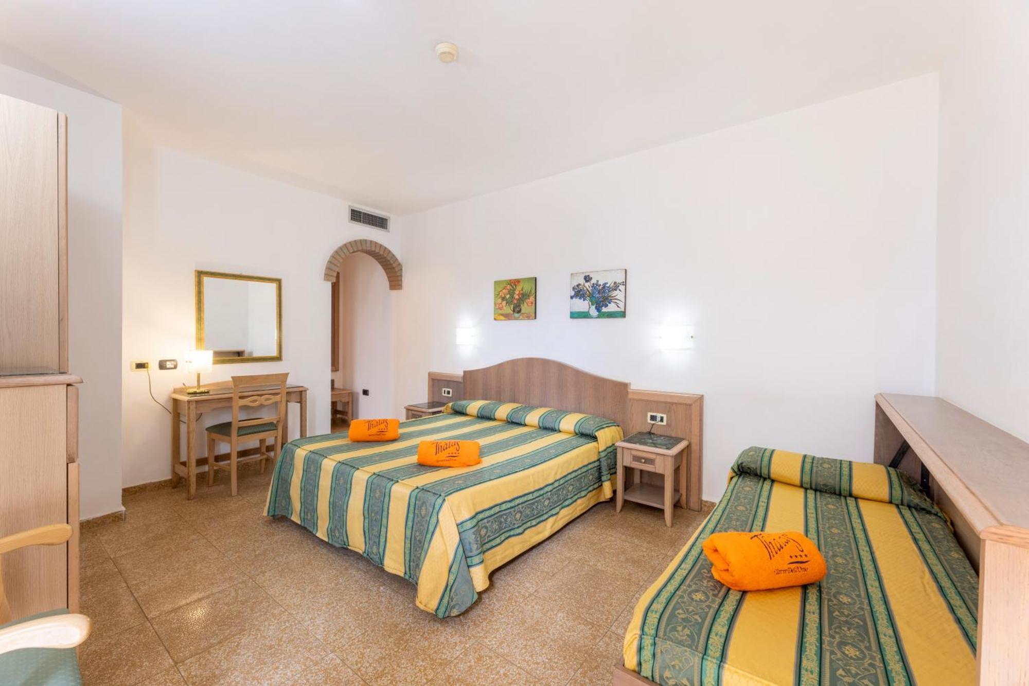 Hotel Thàlas Club Torre dell'Orso Esterno foto