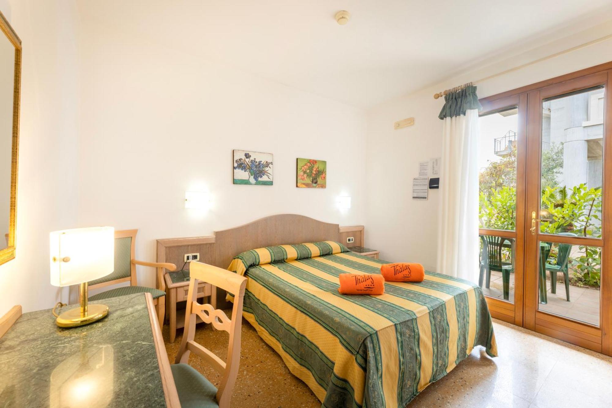 Hotel Thàlas Club Torre dell'Orso Esterno foto