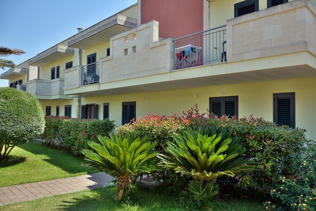 Hotel Thàlas Club Torre dell'Orso Esterno foto