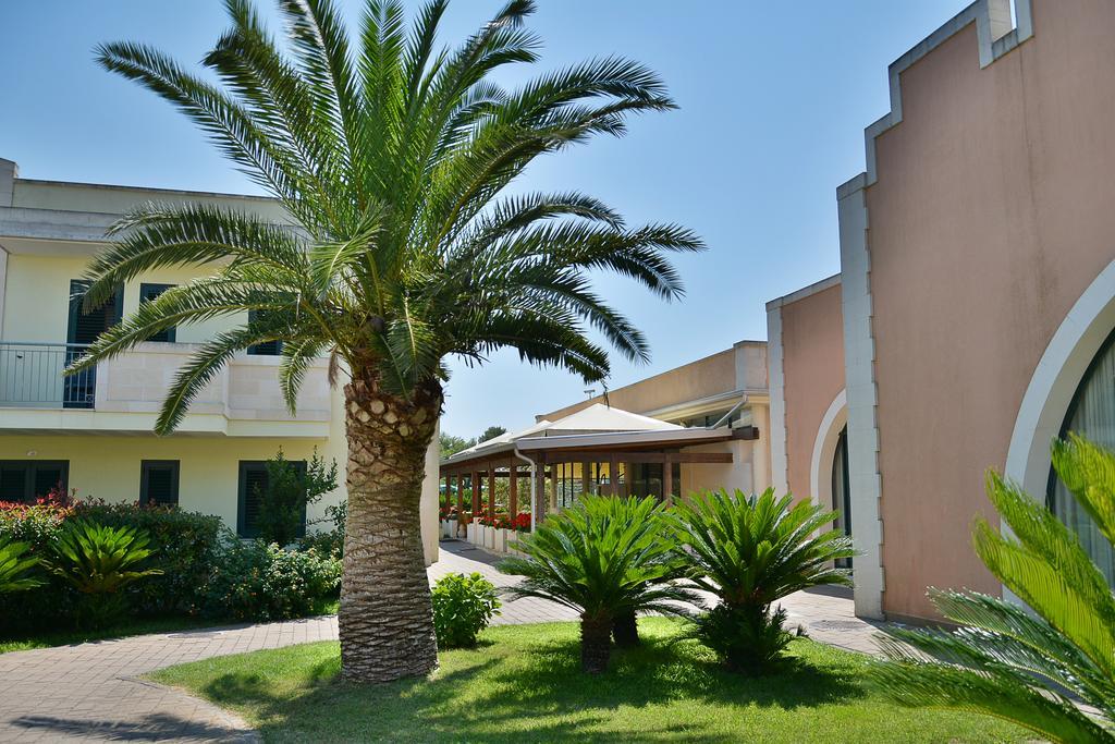 Hotel Thàlas Club Torre dell'Orso Esterno foto