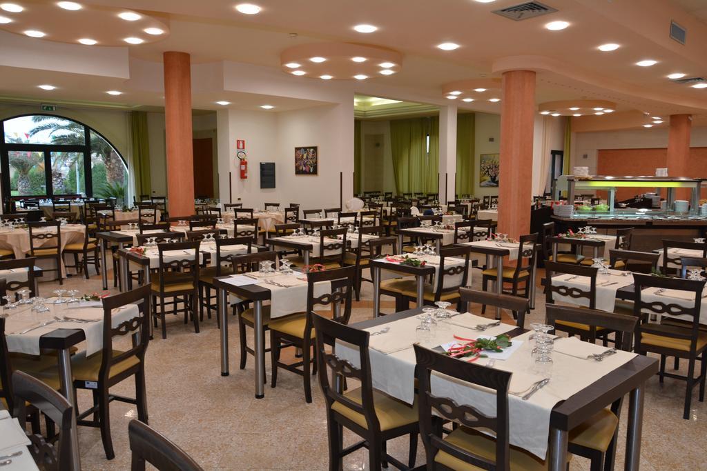 Hotel Thàlas Club Torre dell'Orso Esterno foto