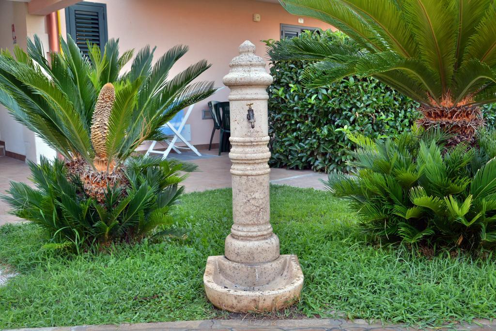 Hotel Thàlas Club Torre dell'Orso Esterno foto
