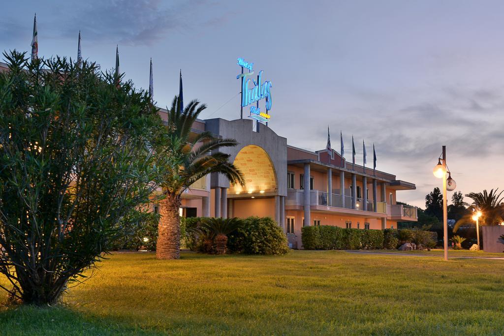 Hotel Thàlas Club Torre dell'Orso Esterno foto
